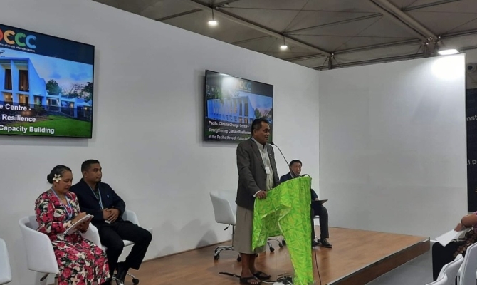 Minister Toeolesulusulu addresses the side event.